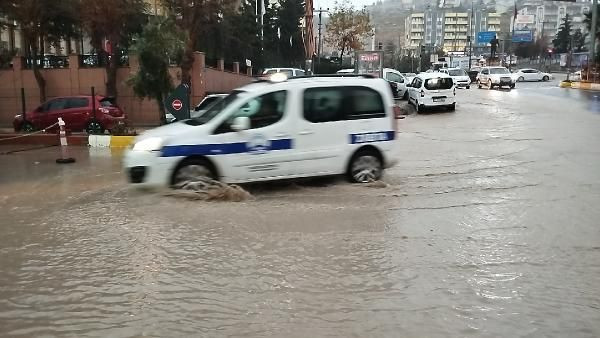 Mardin'de sağanak; cadde ve sokaklar suyla doldu - Resim: 4