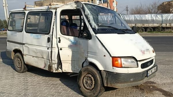 Mardin'de TIR, 3 araca ve 1 iş yerine çarptı; 3 yaralı - Resim: 3