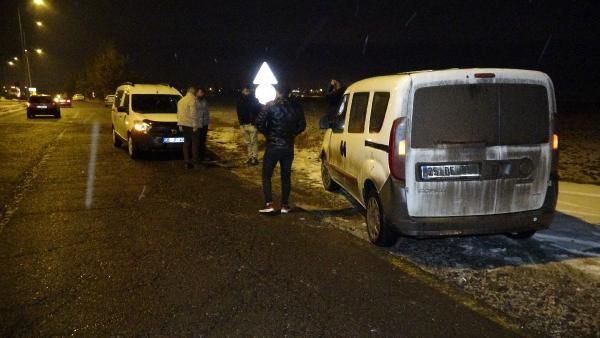 Erkek arkadaşıyla gezerken telefonuna 'karım' yazılı mesaj geldi, korkup seyir halindeki araçtan atladı - Resim: 1