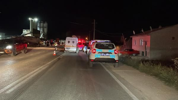 Yolun karşısına geçmek isterken çimento tankerinin çarpmasıyla öldü - Resim: 2