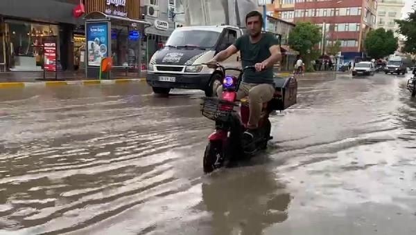 Iğdır'da 15 dakikalık sağanak ve dolu, hayatı olumsuz etkiledi - Resim: 1