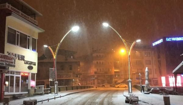 Karadeniz'de kar nedeniyle 71 köy yolu kapandı - Resim: 2