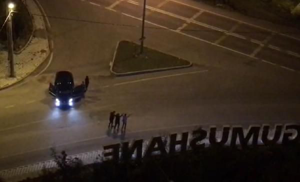 Yasağa rağmen yolda halay çektiler - Resim: 4