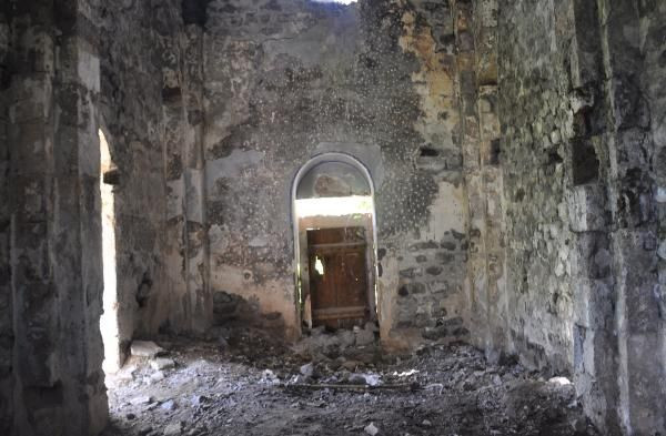 Gümüşhane'de defineciler, tarihi kiliseyi talan etti - Resim: 3