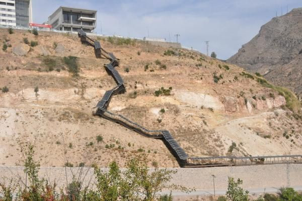 Yurda 550 basamaklı merdivenle çıkıyorlar - Resim: 2