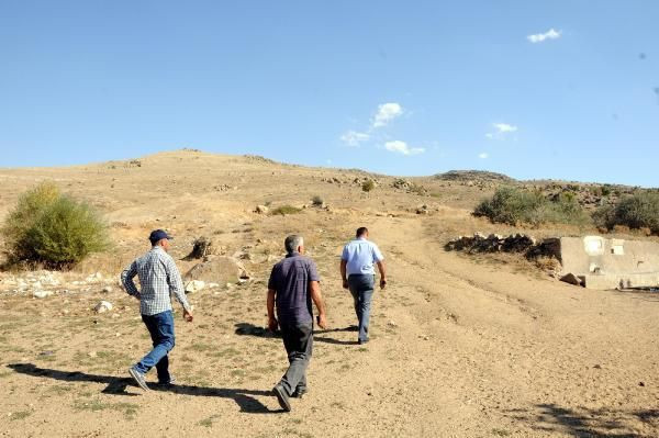 Köylüler, cep telefonu ile konuşmak için dağa çıkıyor - Resim: 4