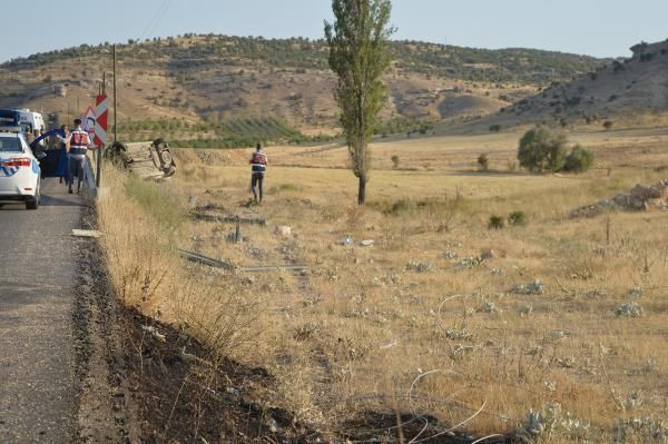 Mardin'de hafif ticari araç devrildi: 1 ölü, 2 yaralı - Resim: 2