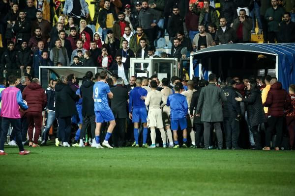 Muslera Gökhan Çıra'ya yumruk attı mı? - Fotoğraf: 2