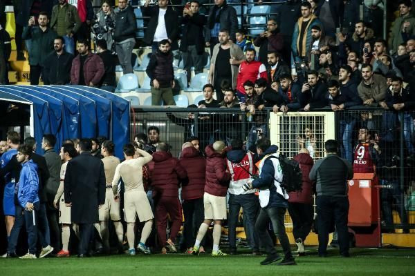 Muslera Gökhan Çıra'ya yumruk attı mı? - Fotoğraf: 7