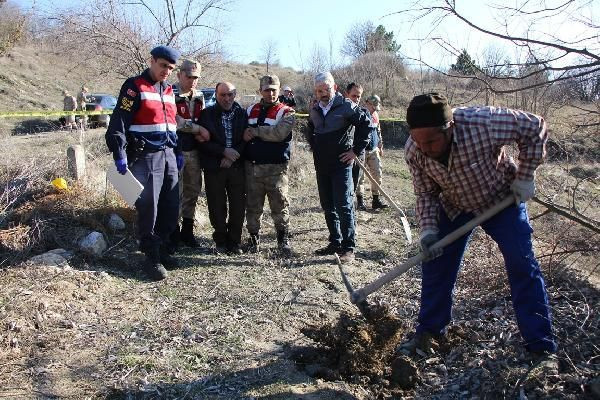 8 yıldır aranan Asım'ı babası baltayla öldürüp avluya gömmüş - Resim: 1