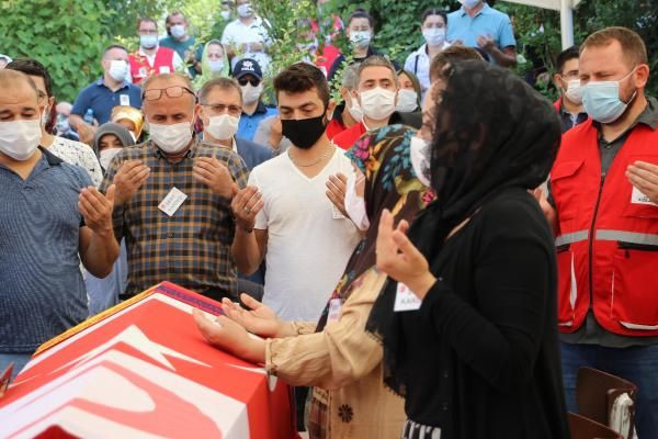 Şehit annesi 'Yakışıklı oğlum' diyerek gözyaşı döktü - Resim: 1