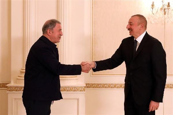 Bakan Çavuşoğlu ve Akar'dan, İlham Aliyev'e tebrik ziyareti - Resim: 3