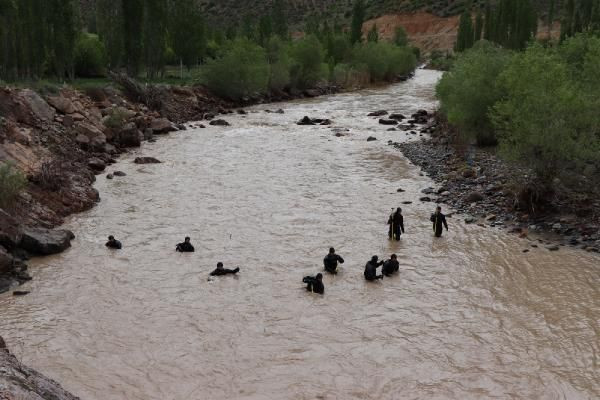 Oltu Çayı'nda kaybolan baba için Ankara'dan özel ekip - Resim: 1