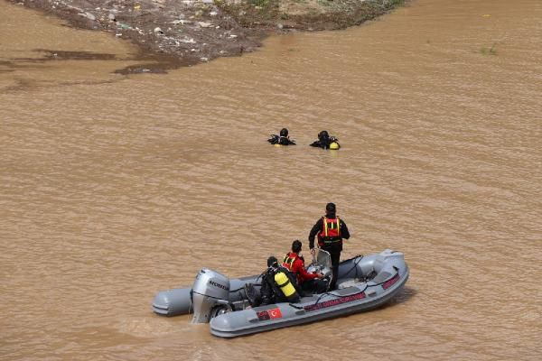 Oltu Çayı'nda kaybolan baba için Ankara'dan özel ekip - Resim: 2