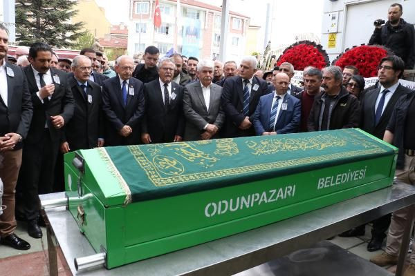 Selvi Kılıçdaroğlu'nun ağabeyi Hüseyin Özdağ, son yolculuğuna uğurlandı - Resim: 4