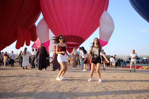Özel figürlü balonlar, Kapadokya'da gökyüzünü süsledi - Resim: 3