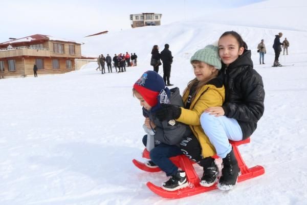 Hakkari'de kayak sezonu açıldı - Resim: 4