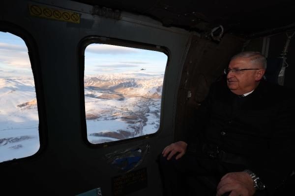 Bakan Güler, Hakkari'de - Resim: 1