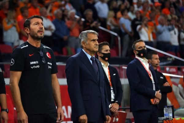 A Milli Futbol Takımımız deplasmanda Hollanda'ya 6-1 yenildi! - Resim : 5