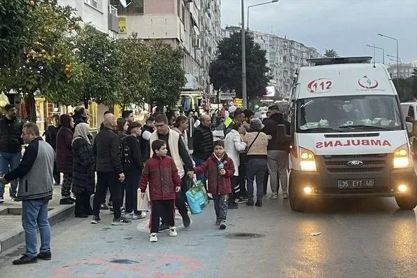 İzmir metrosunda yürüyen merdiven kazası! Çok sayıda yaralı var - Resim : 1