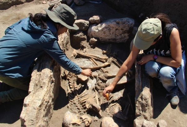 Eskişehir'de 5 bin yıllık insan iskeletleri keşfedildi - Resim: 1
