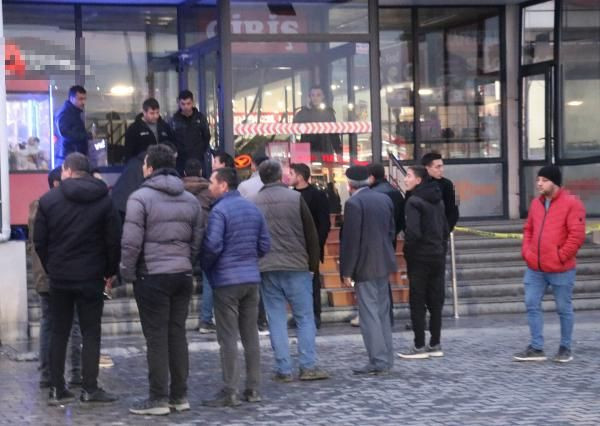 Afyonkarahisar- İzmir karayolunda restoranın asma tavanı çöktü; 11 yaralı - Resim: 3