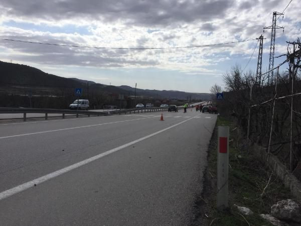 Minibüs yağmur suyu kanalına devrildi: 2 ölü, 7 yaralı - Resim: 4