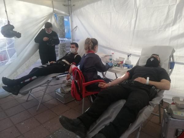 Sultangazi'de polislerden kan bağışı - Resim: 2