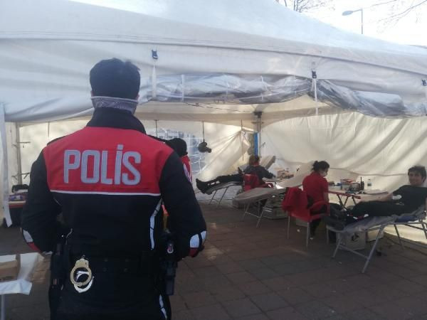 Sultangazi'de polislerden kan bağışı - Resim: 4