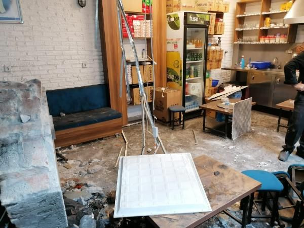 6 saatlik izinde sokağa çıktı, çöken asma tavanın altına kaldı - Resim: 1