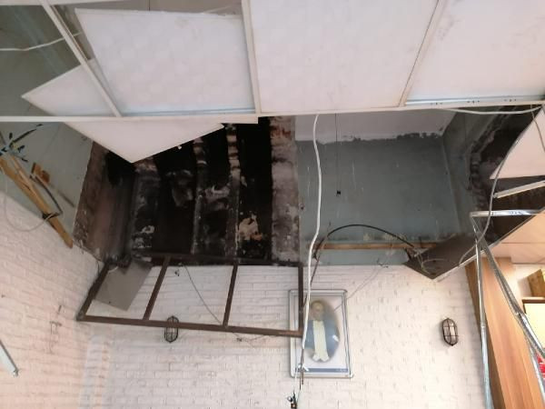 6 saatlik izinde sokağa çıktı, çöken asma tavanın altına kaldı - Resim: 2