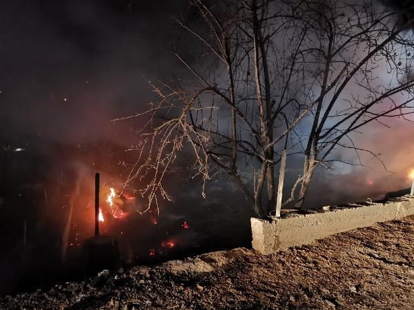 Amasya’da 2 katlı ev ve ahır yandı - Resim: 4
