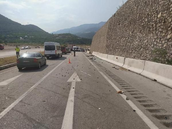 Amasya'da kahreden kaza; Anne ile iki oğlu hayatını kaybetti - Resim: 1