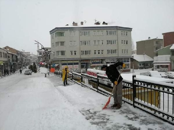 Karadeniz'de kar esareti; 1644 köy ve mahalle yolu kapandı, okullar tatil - Resim: 4