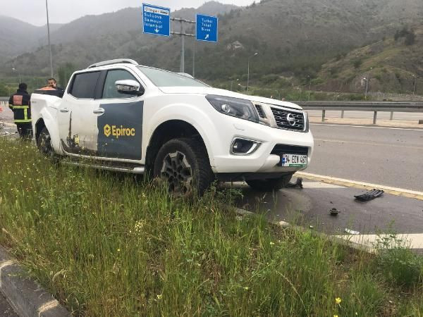 Minibüs, kamyonete çarptı: Anne-kız öldü, 6 yaralı - Resim: 3