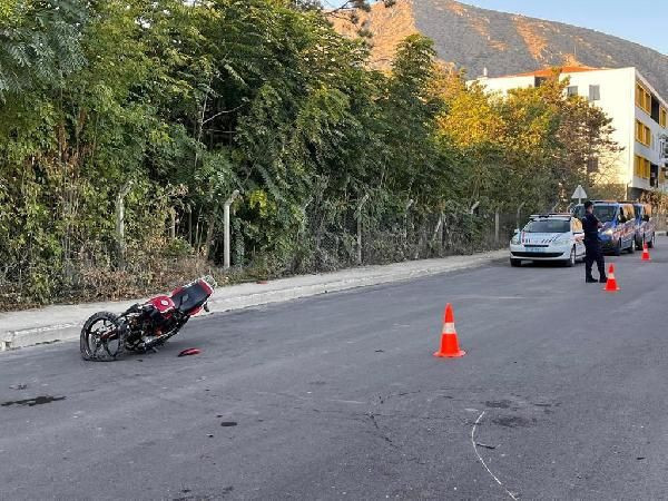 Motosikletle kaldırıma çarpan ortaokul öğrencisi hayatını kaybetti - Resim: 2
