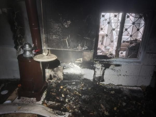 Mardin'de tek katlı müstakil ev, çıkan yangında kullanılmaz hale geldi - Resim: 1