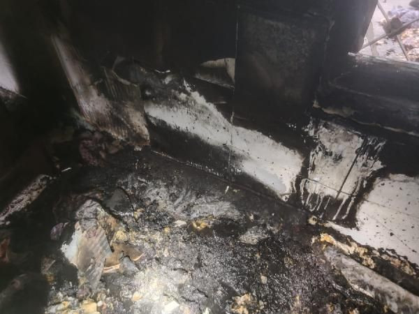 Mardin'de tek katlı müstakil ev, çıkan yangında kullanılmaz hale geldi - Resim: 4