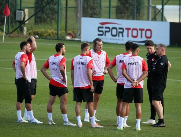 A Milli Futbol Takımı, Ermenistan maçının hazırlıklarını sürdürdü - Resim: 2