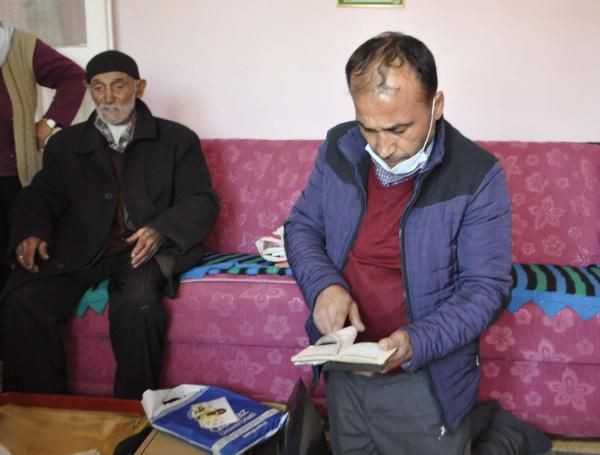 ‘Yürüyen tarih’ Dursun Dede, 71 yıldır önemli olayları not alıyor - Resim: 1