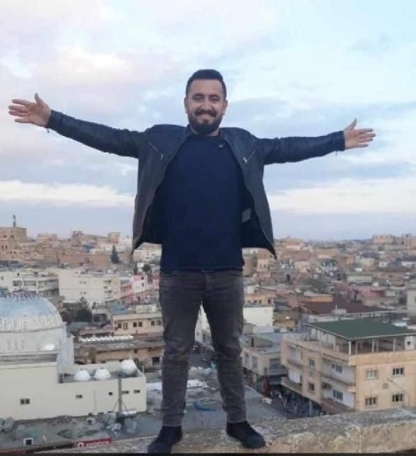 İnşaatta üzerine devrilen duvarın altında can verdi - Resim: 1