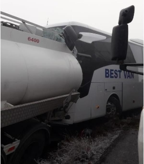 Kırşehir'de 10 aracın çarpıştığı kazada ölü sayısı 3'e yükseldi - Resim: 4