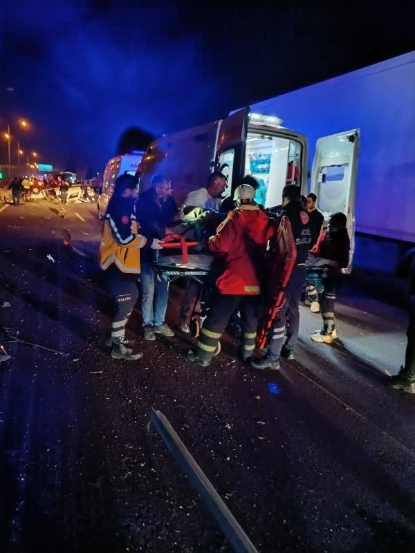 Mardin'de otomobil takla attı: 8 yaralı - Resim: 4