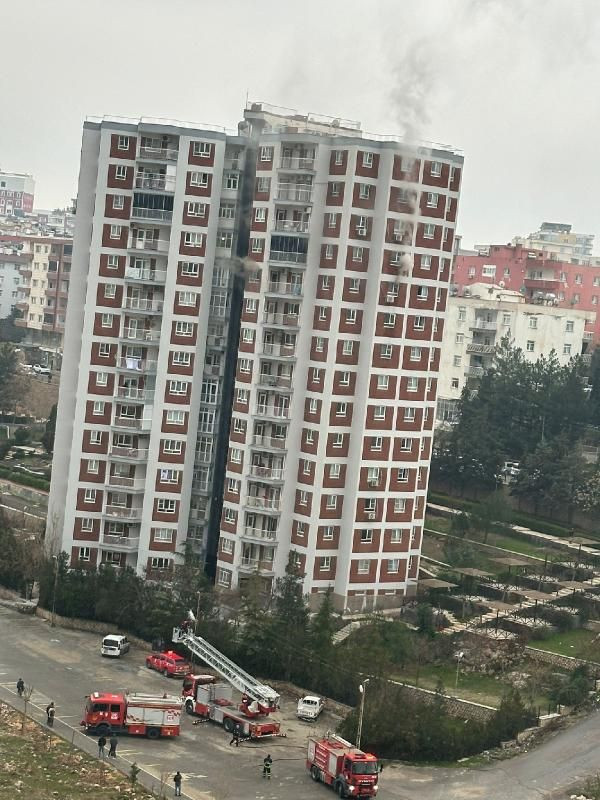 Mardin'de 15 katlı binanın 11'inci katında korkutan yangın - Resim: 3