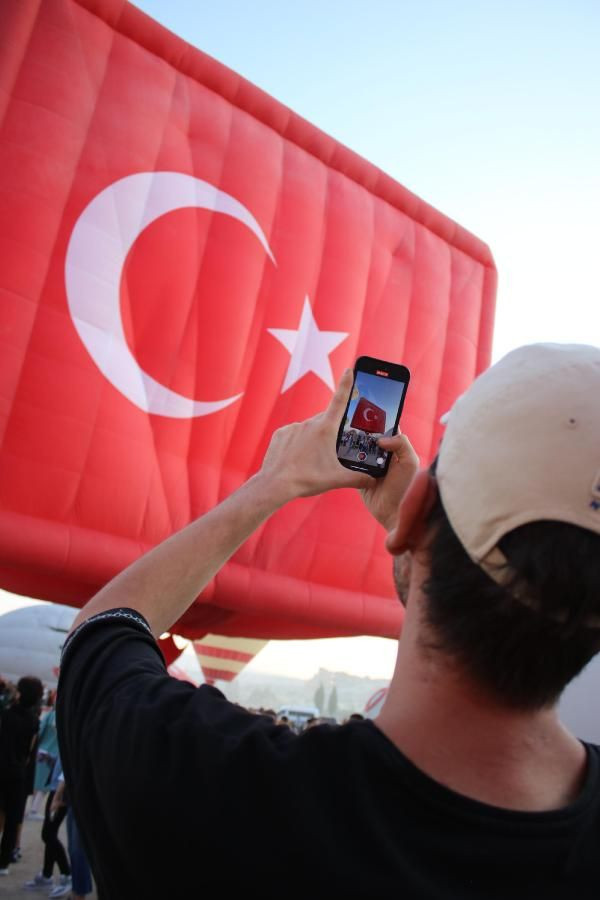 Özel figürlü balonlar, Kapadokya'da gökyüzünü süsledi - Resim: 1