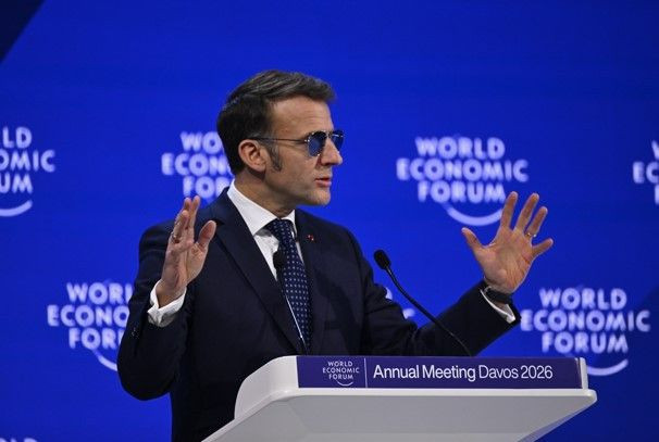 Fransa lideri Macron Davos&rsquo;ta neden g&uuml;neş g&ouml;zl&uuml;ğ&uuml; taktı? - Resim : 1