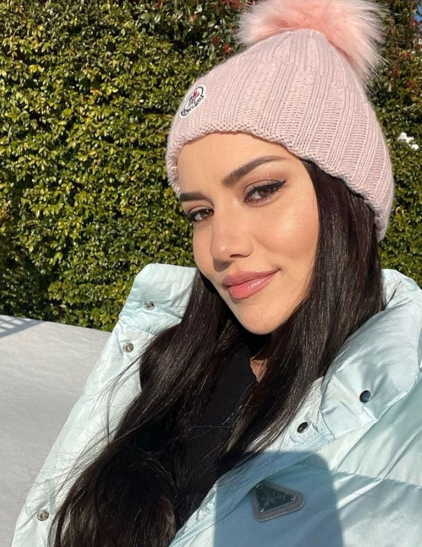 Fahriye Evcen'in kar pozları sosyal medyayı salladı - Resim: 4