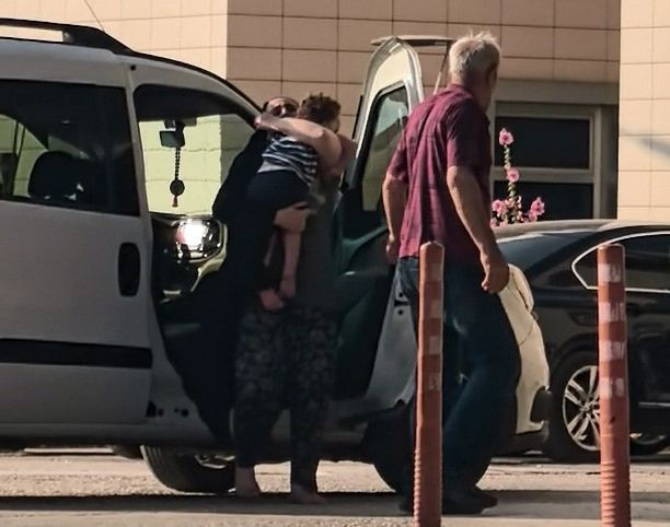 Bursa'da 3 katlı binanın çatı katından düşen çocuk ağır yaralandı - Resim: 2