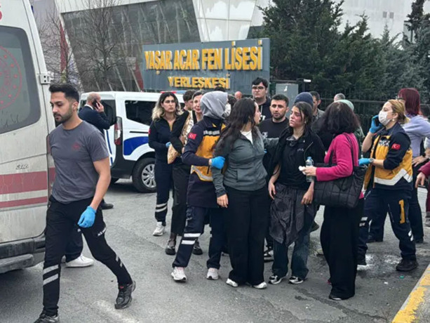 Lise laboratuvarında deney sırasında patlama! Öğrencilerin elleri ve yüzleri yandı