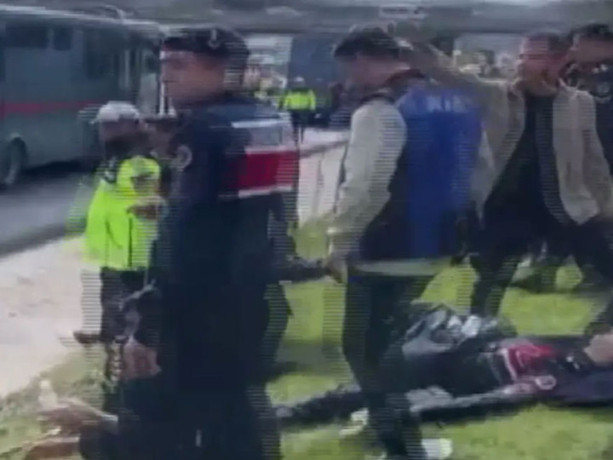 Cezaevi araçları TEM'de kaza yaptı: Yaralılar var